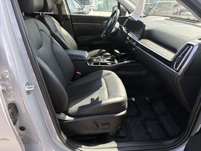 Used 2024 Kia Sorento SX AWD/4WD image 9