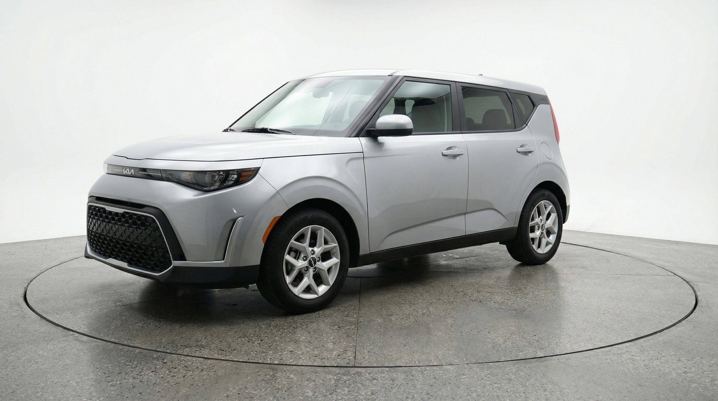 Used 2025 Kia Soul LX w/ LX Technology Package FWD image 3