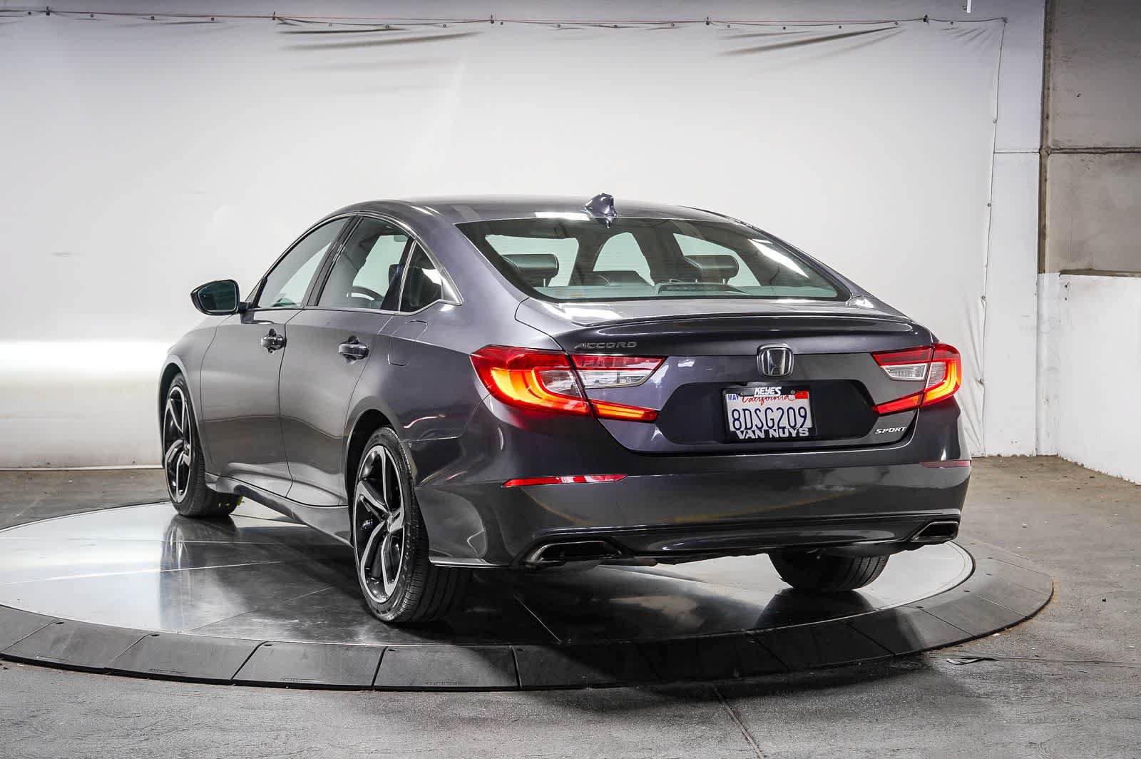 Used 2018 Honda Accord Sport image 2