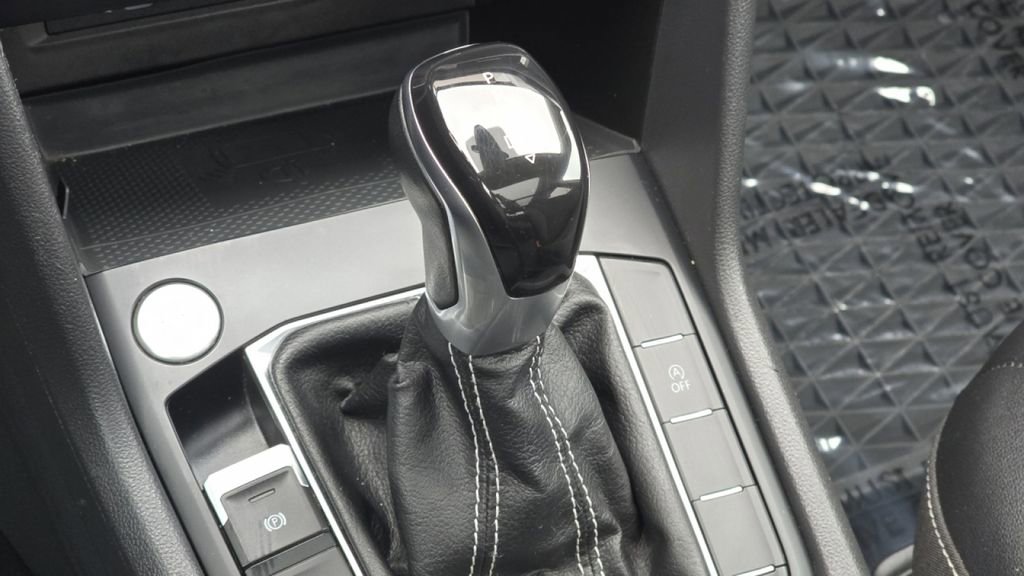 Used 2022 Volkswagen Taos SE w/ Panoramic Sunroof Package image 30