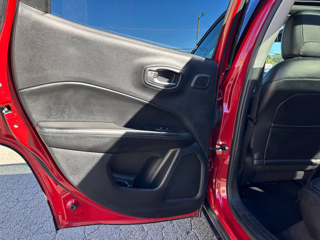 Used 2019 Jeep Compass Latitude FWD image 22