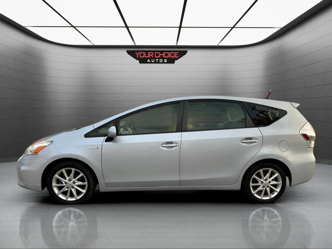Used 2013 Toyota Prius V Five image 2