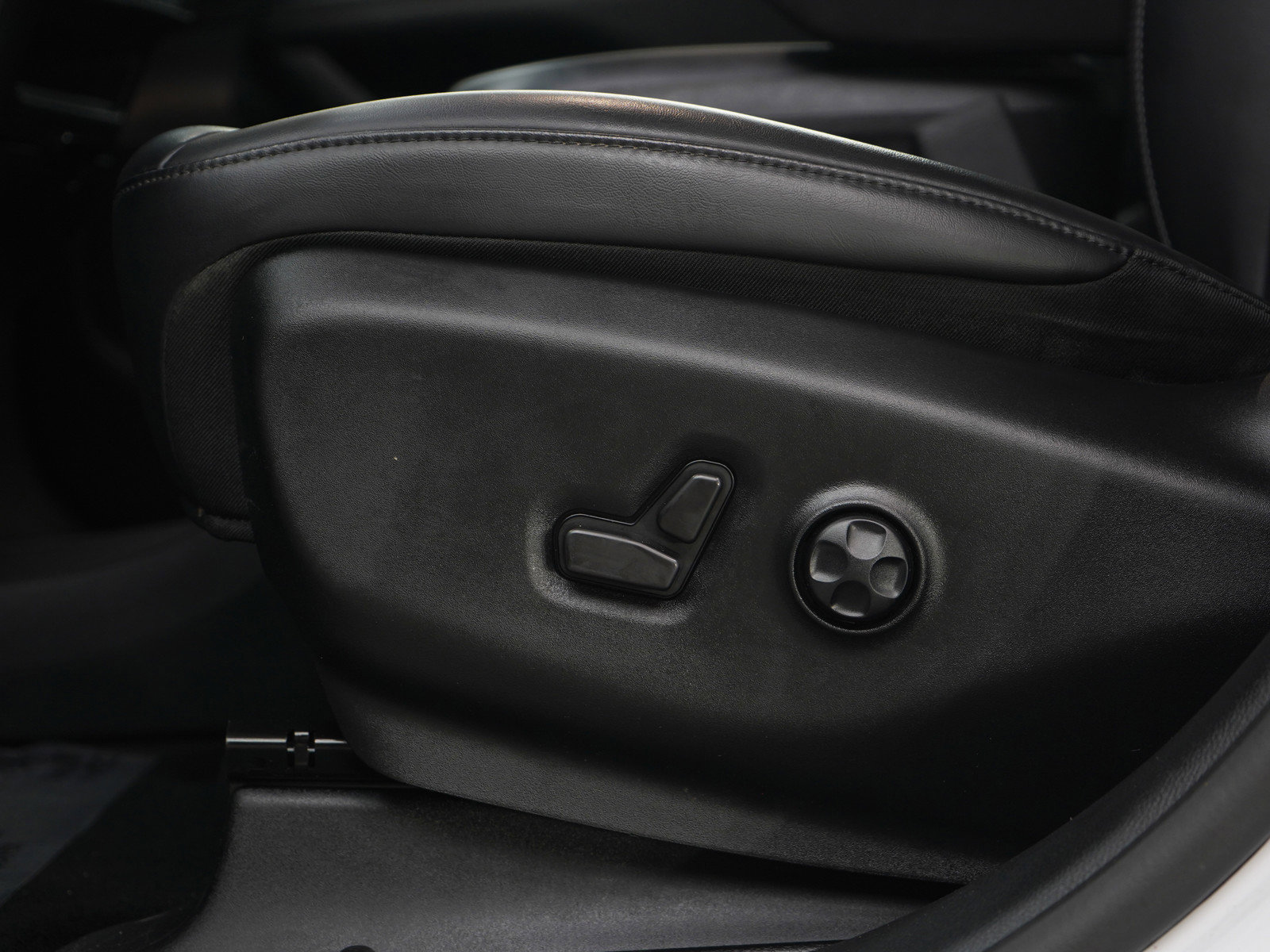 Used 2023 Chrysler Pacifica Touring-L w/ S Appearance Package AWD/4WD image 23