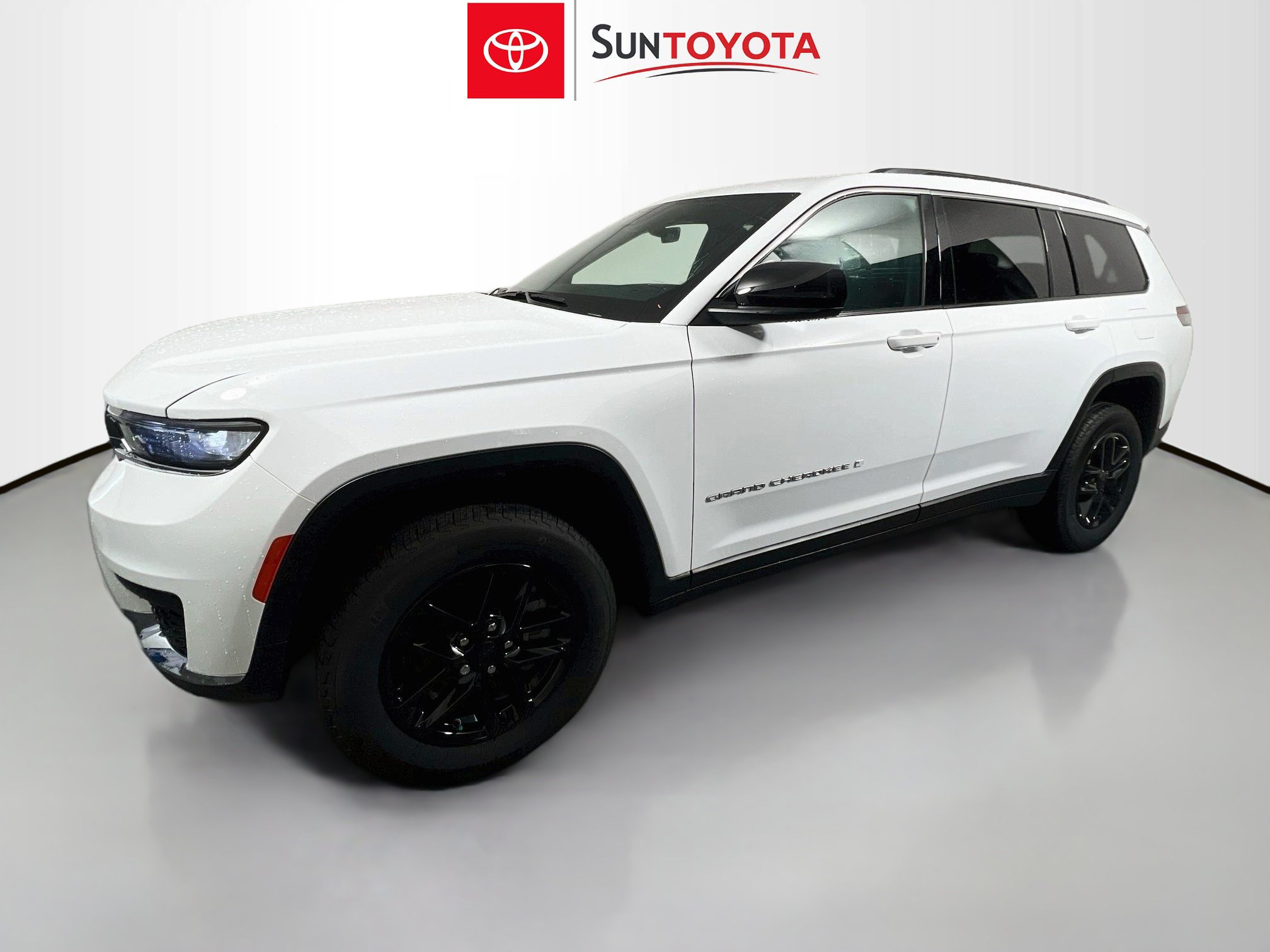 Used 2025 Jeep Grand Cherokee L Laredo RWD image 9