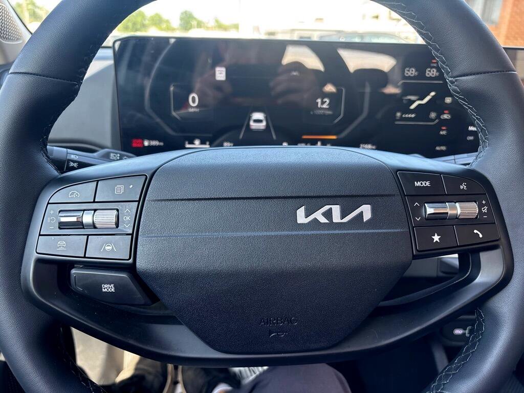 Used 2025 Kia K4 EX image 23