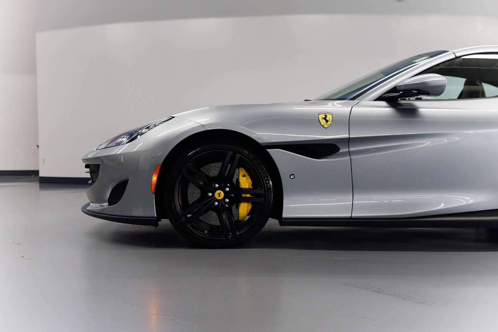 Used 2019 Ferrari Portofino RWD image 20