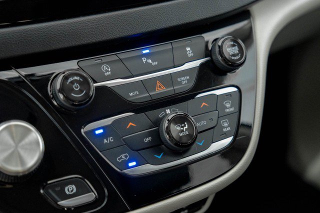 Used 2019 Chrysler Pacifica Touring-L FWD image 26