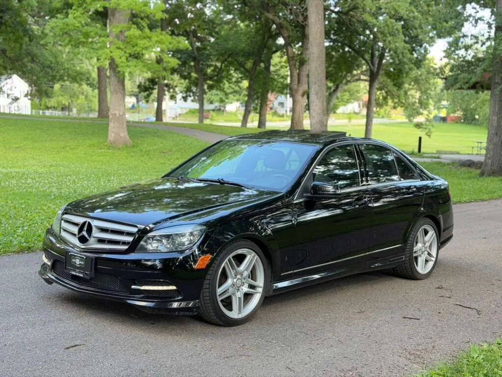 Used 2011 Mercedes-Benz C 300 4MATIC Sedan image 3