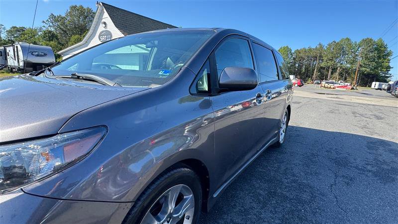 Used 2011 Toyota Sienna SE w/ Preferred Pkg FWD image 14