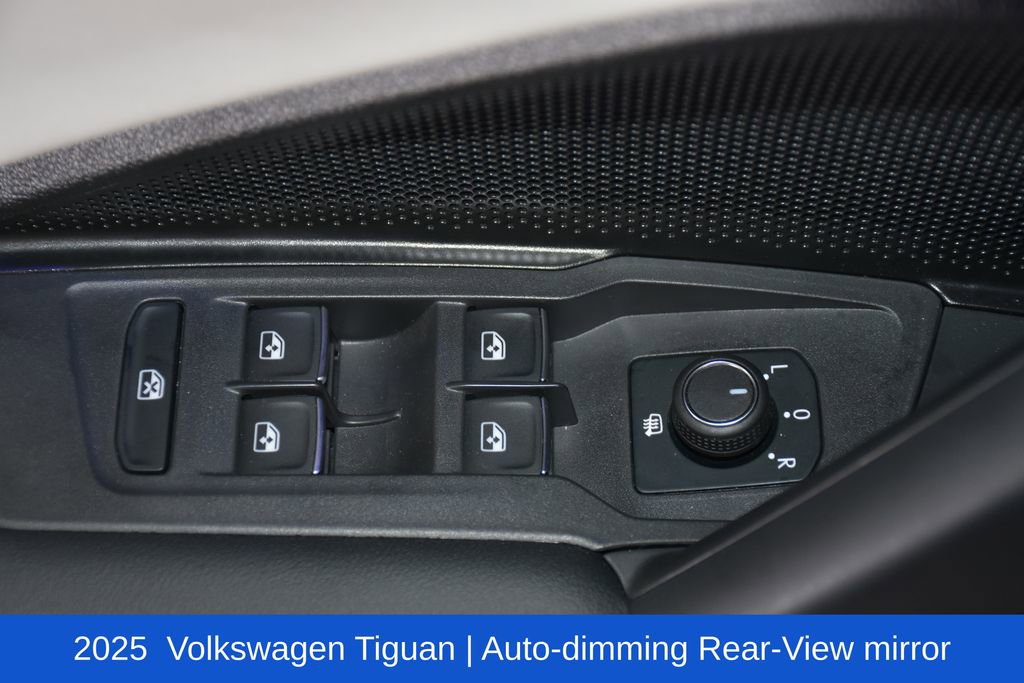 Used 2025 Volkswagen Tiguan SE image 23