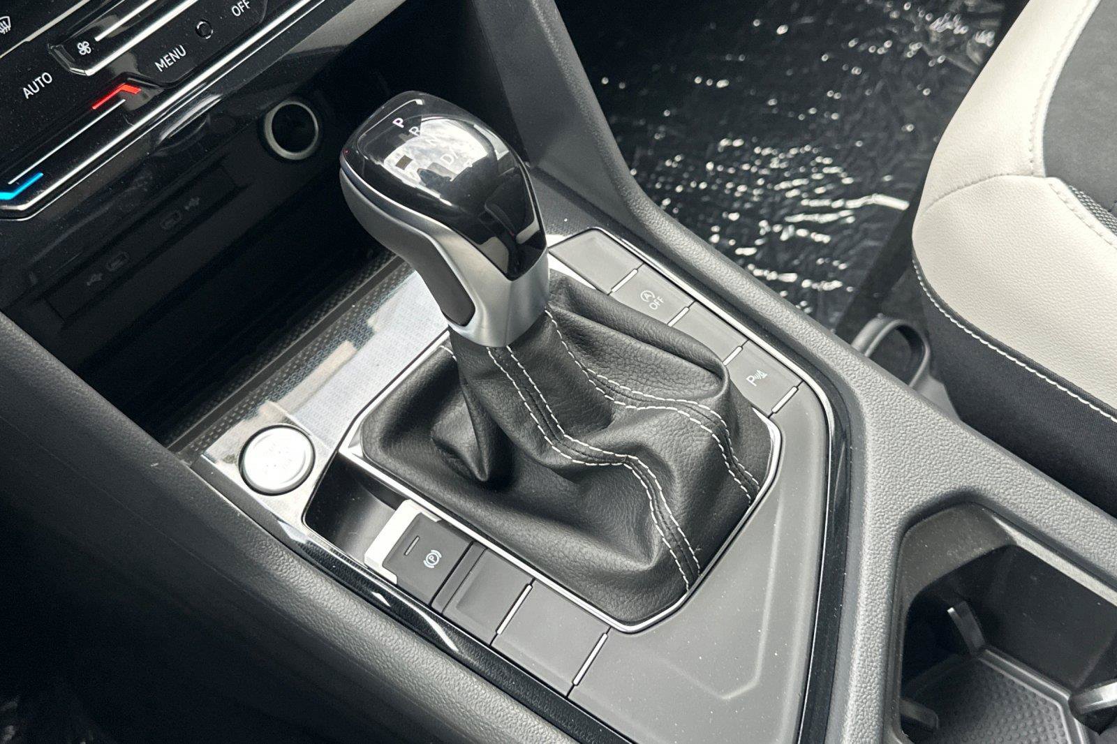 New 2026 Volkswagen Taos SE FWD image 21