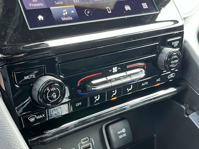 New 2025 Jeep Grand Cherokee L Laredo image 24