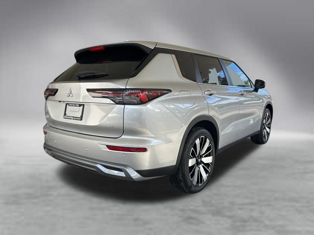 New 2026 Mitsubishi Outlander SE FWD image 3