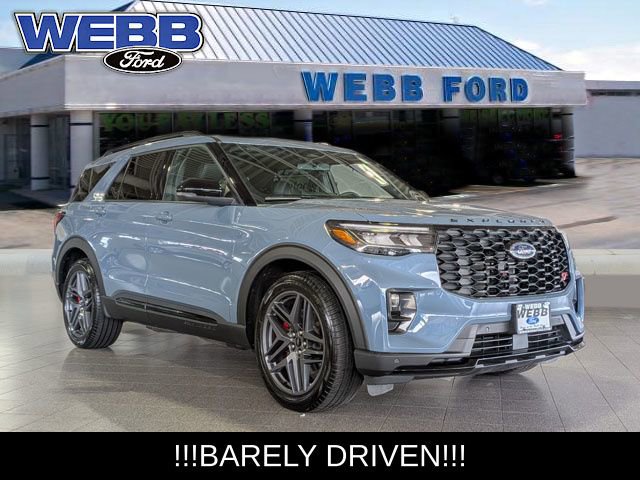 Used 2025 Ford Explorer ST image 1