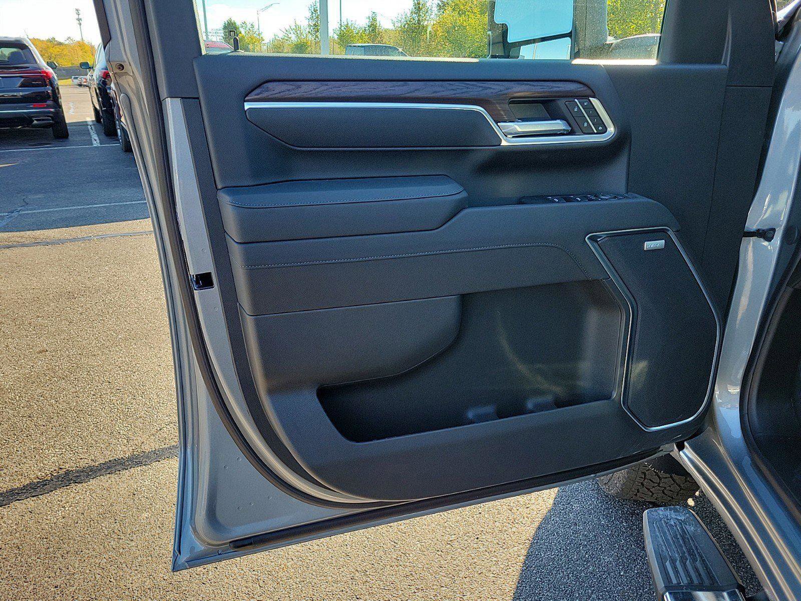 New 2026 GMC Sierra 2500 SLT w/ SLT Premium Package image 18