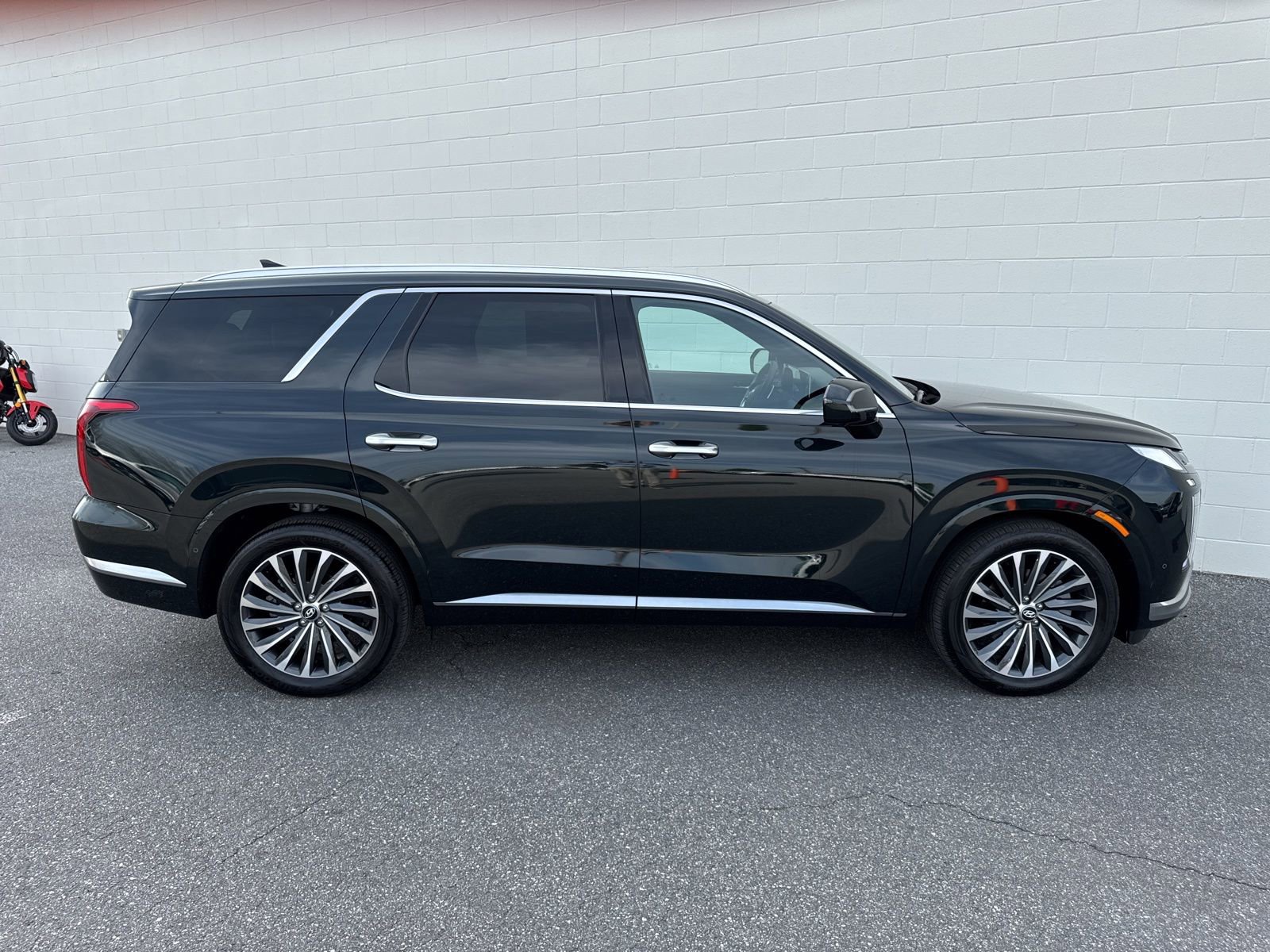 Used 2025 Hyundai Palisade Calligraphy image 8