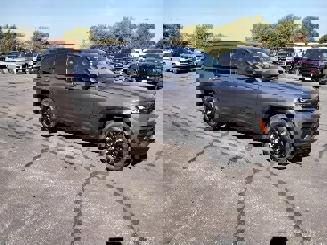 New 2025 Jeep Grand Cherokee Altitude w/ Trailer Tow Package image 5