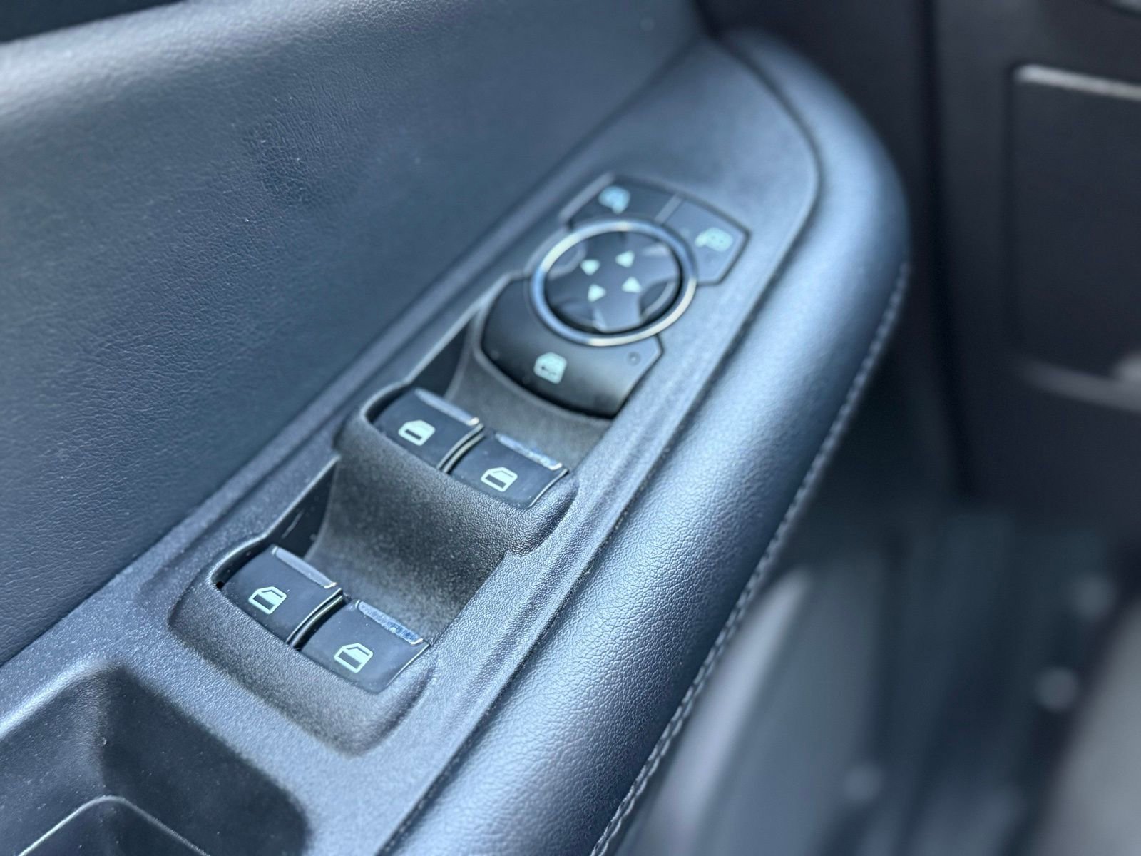 Used 2024 Ford Edge SEL w/ Convenience Package image 19