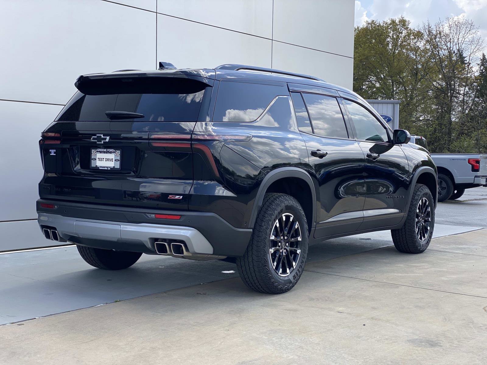 Used 2024 Chevrolet Traverse Z71 w/ Enhanced Driving Package image 4