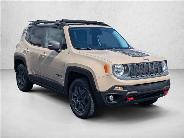 Used 2017 Jeep Renegade Trailhawk AWD/4WD image 3