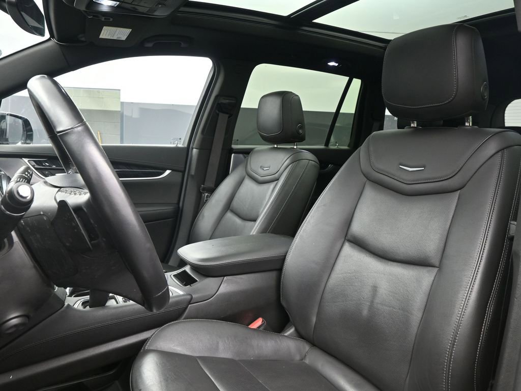 Used 2023 Cadillac XT6 Premium Luxury image 3