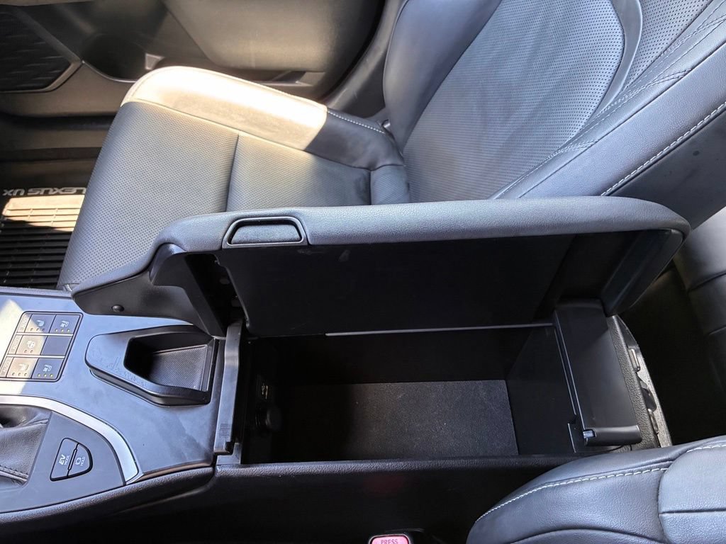 Used 2023 Lexus UX 250h AWD w/ Accessory Package (Z2) image 39
