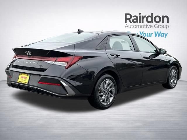 Used 2024 Hyundai Elantra SEL FWD image 7