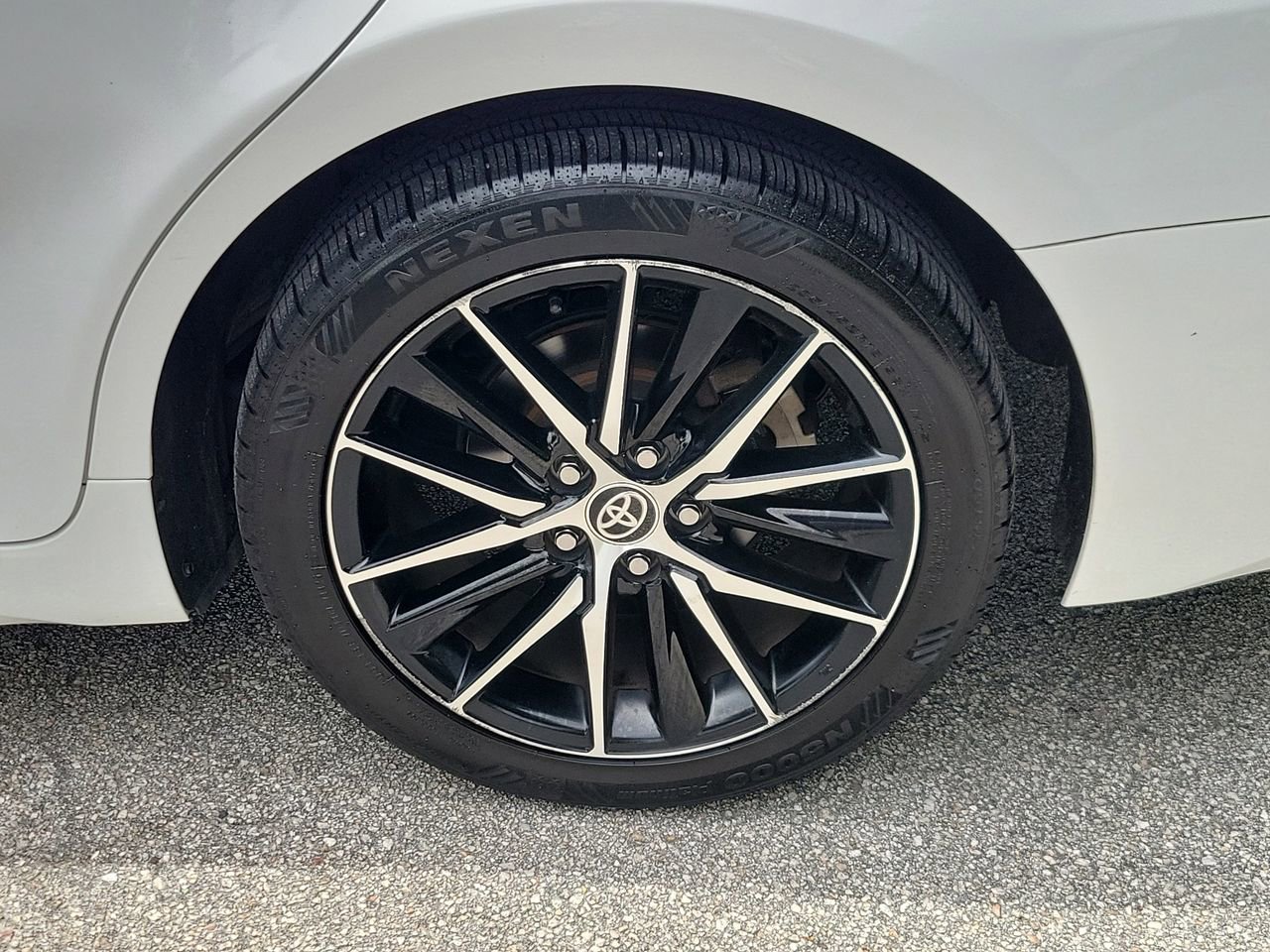 Used 2021 Toyota Camry SE image 5