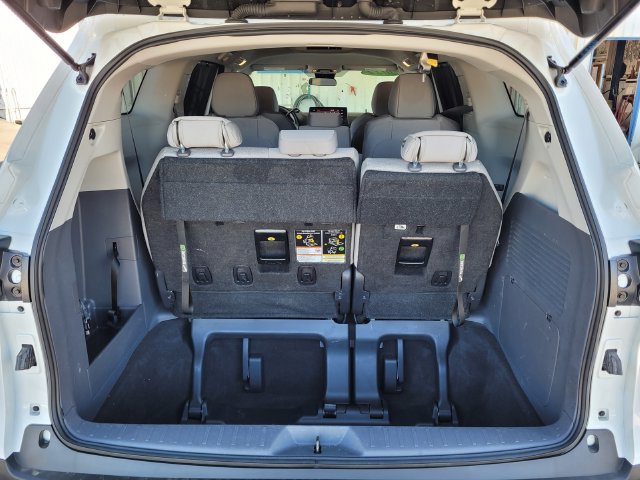 Used 2024 Toyota Sienna LE AWD/4WD image 26
