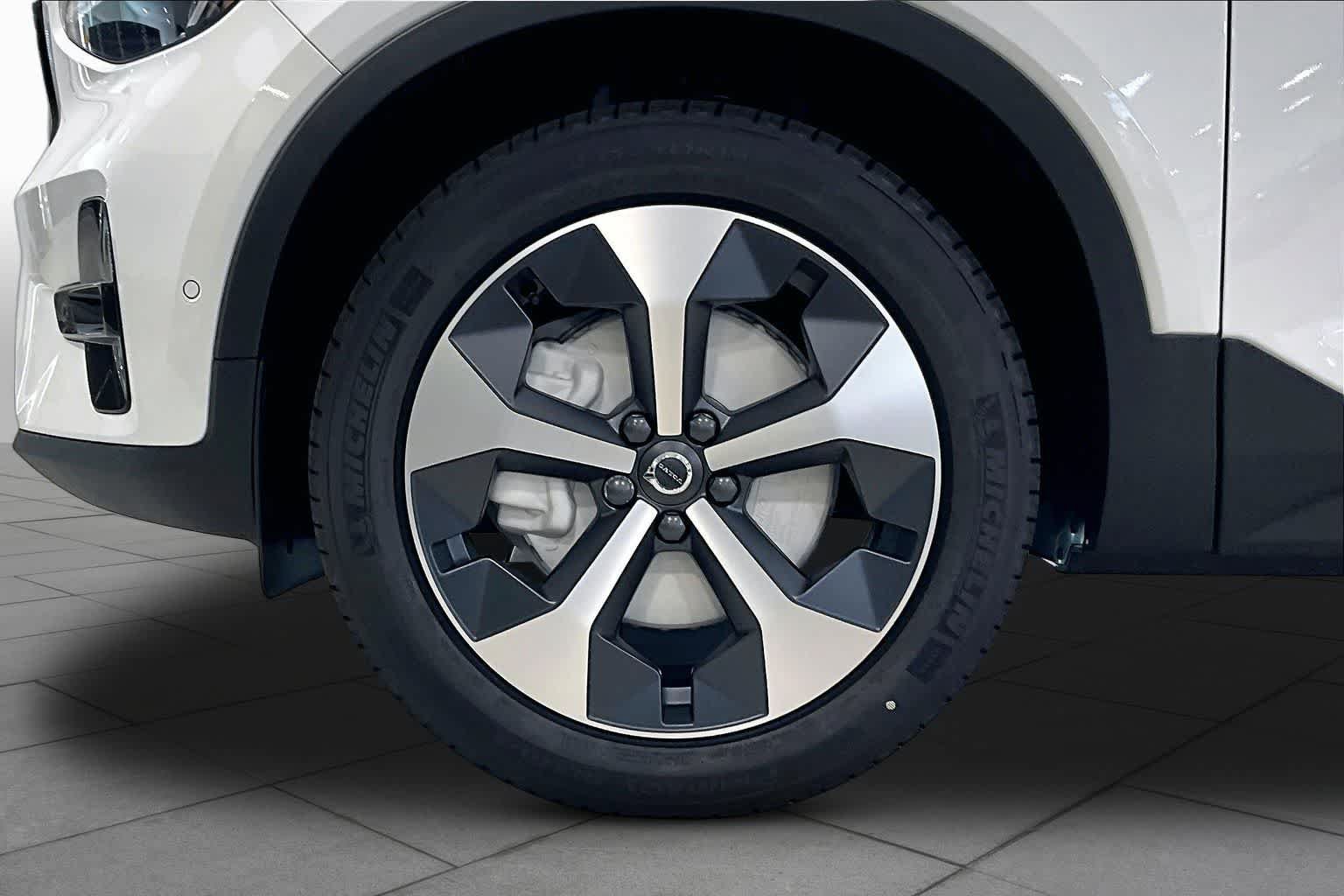 New 2026 Volvo XC40 B5 Plus w/ Protection Package Premier AWD/4WD image 16