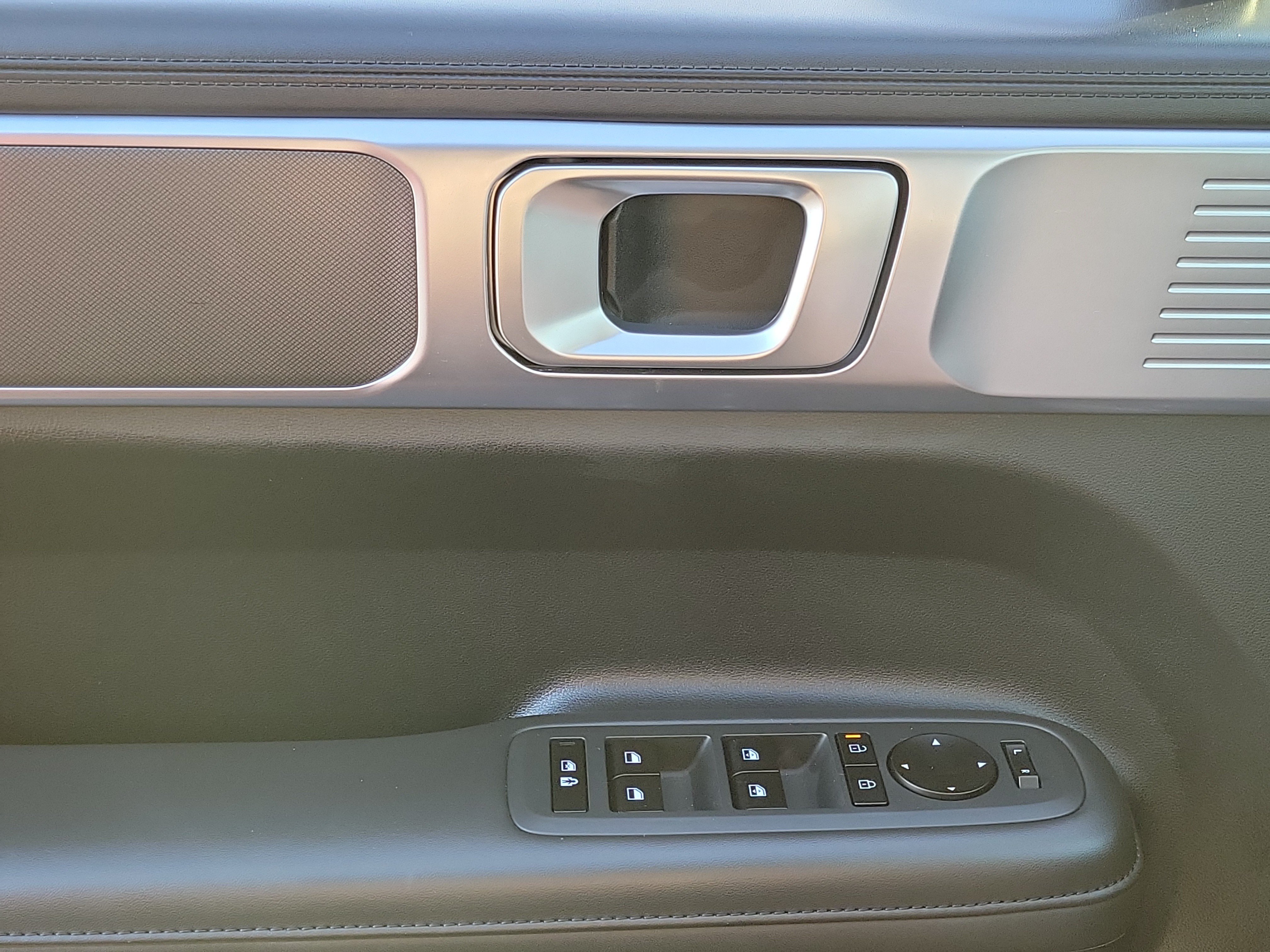 Certified 2025 Hyundai Santa Fe XRT AWD/4WD image 10