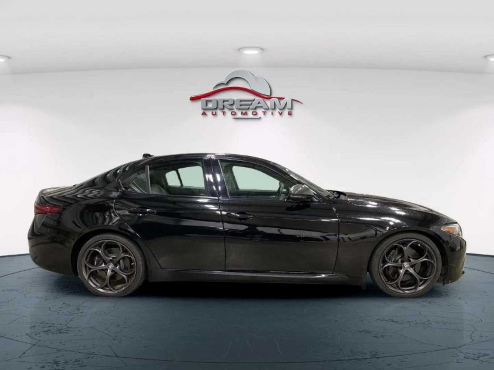 Used 2019 Alfa Romeo Giulia w/ Nero Edizione RWD image 18