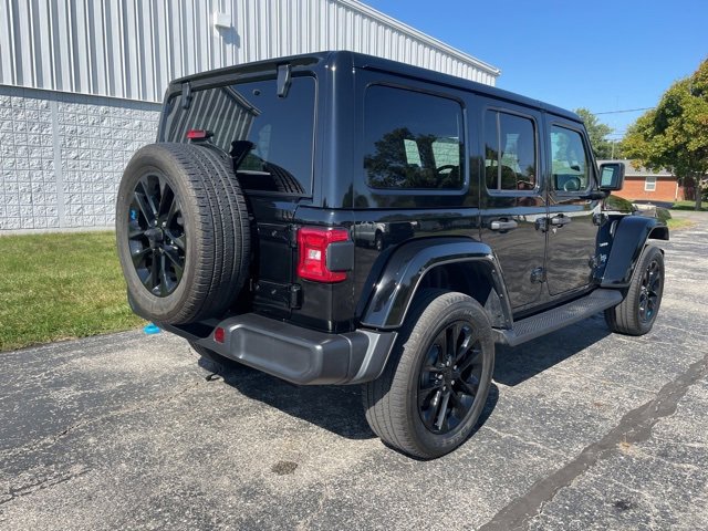 Used 2022 Jeep Wrangler Unlimited Sahara w/ Cold Weather Group image 13