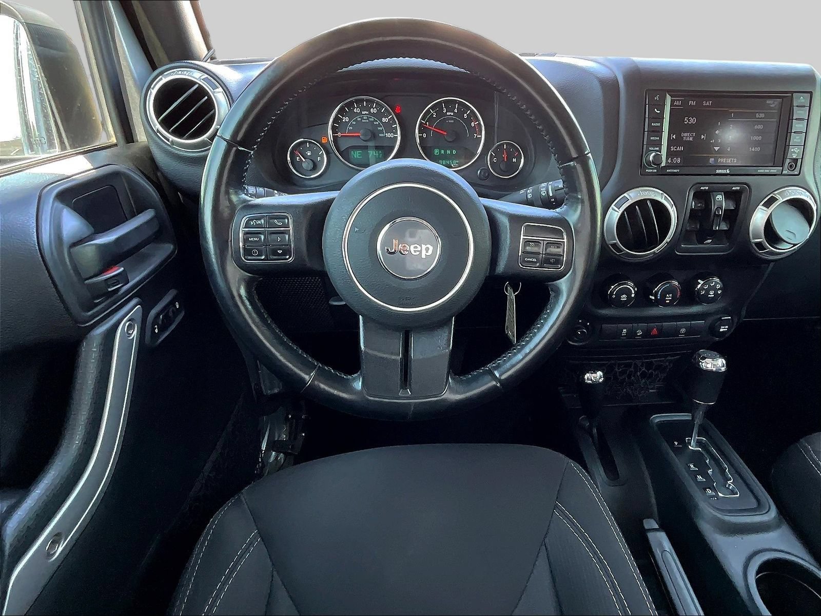 Used 2018 Jeep Wrangler Unlimited Sahara w/ Connectivity Group AWD/4WD image 11