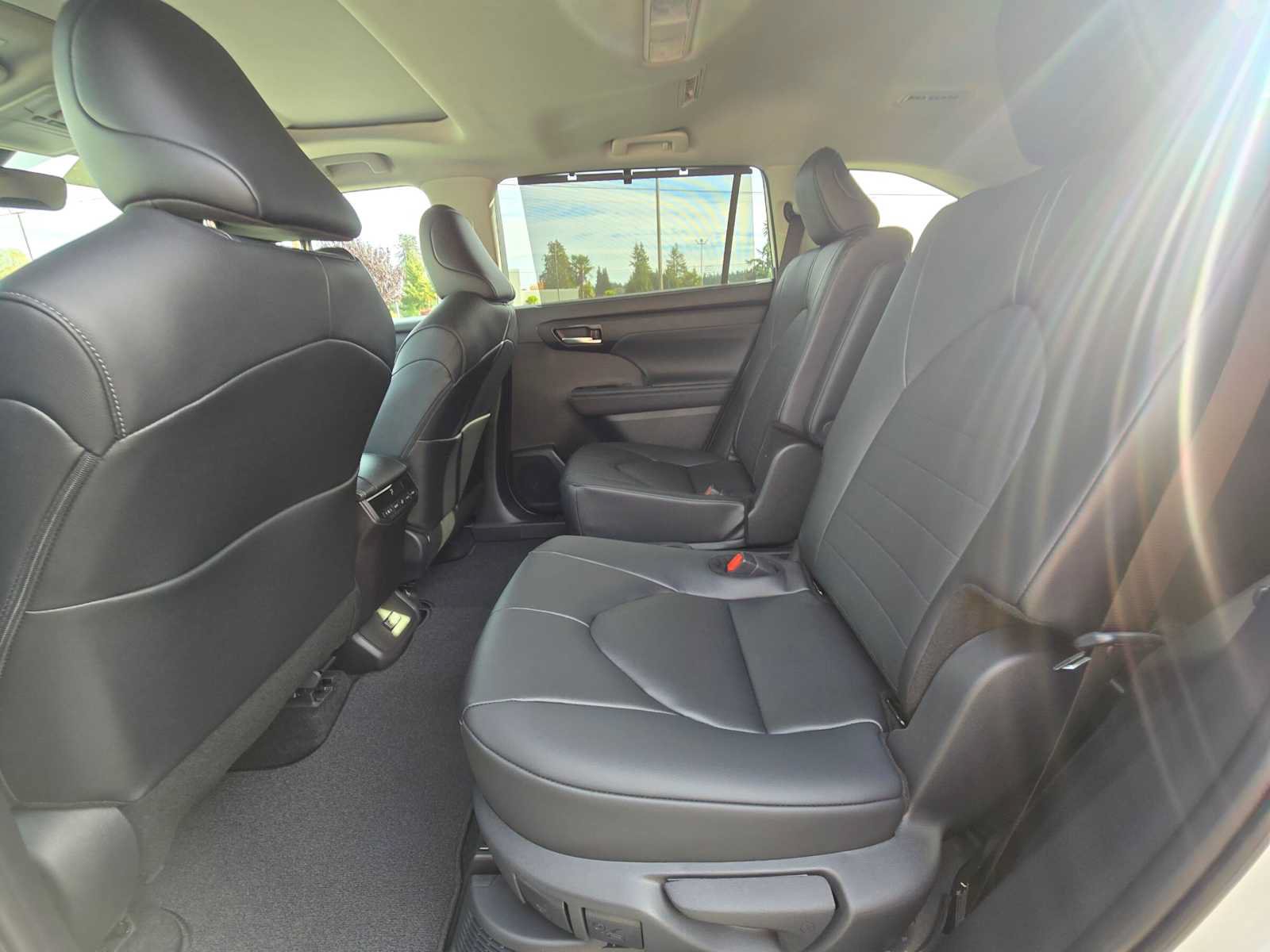 Used 2026 Toyota Highlander XLE AWD/4WD image 16