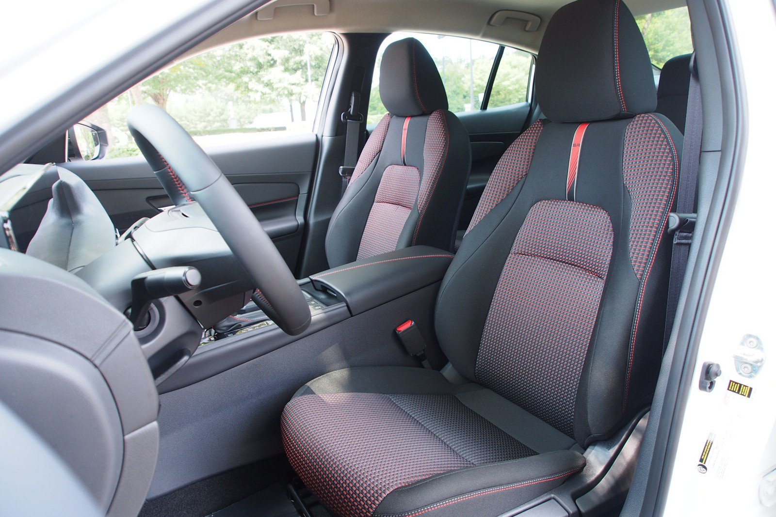 New 2026 Nissan Sentra SR w/ Floor Mat Package FWD image 15
