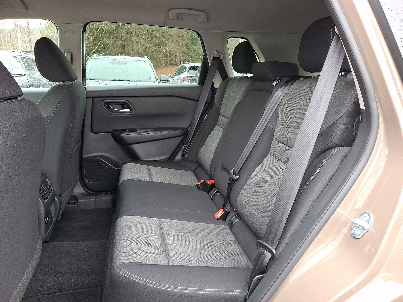 Used 2025 Nissan Rogue SV image 10