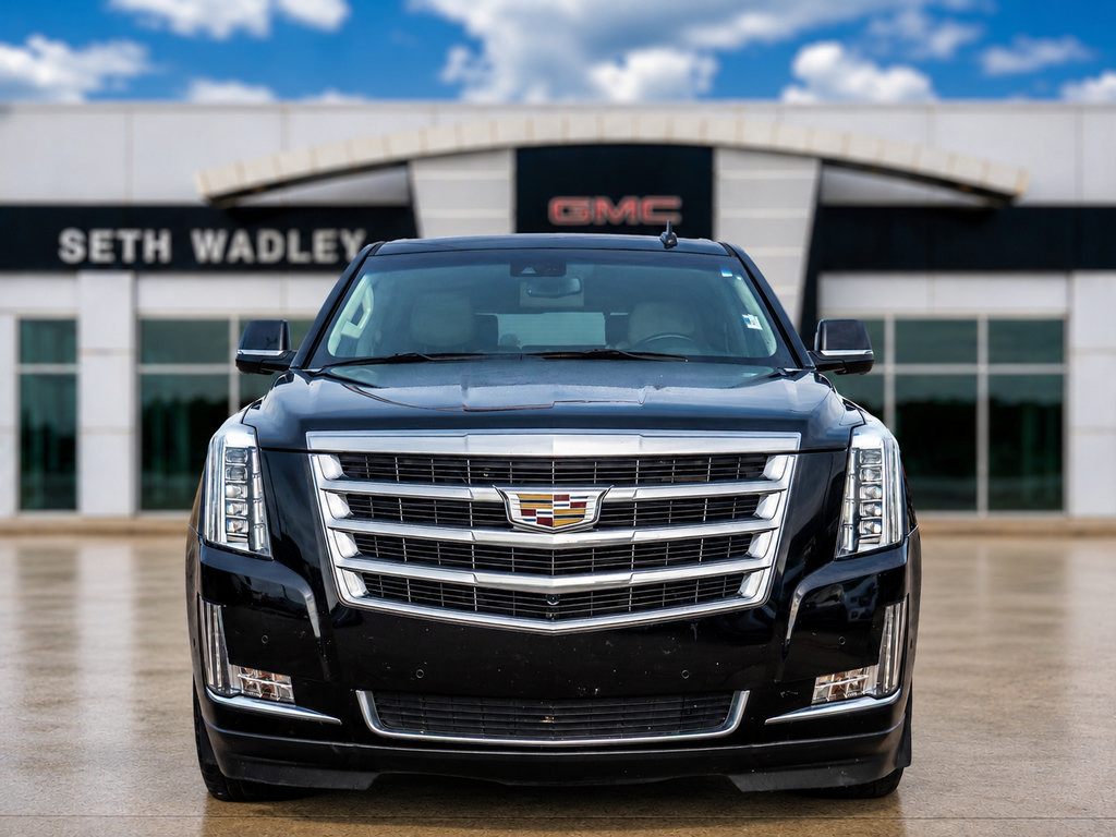 Used 2018 Cadillac Escalade Luxury RWD image 2
