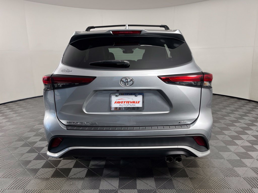Used 2023 Toyota Highlander XSE FWD image 14