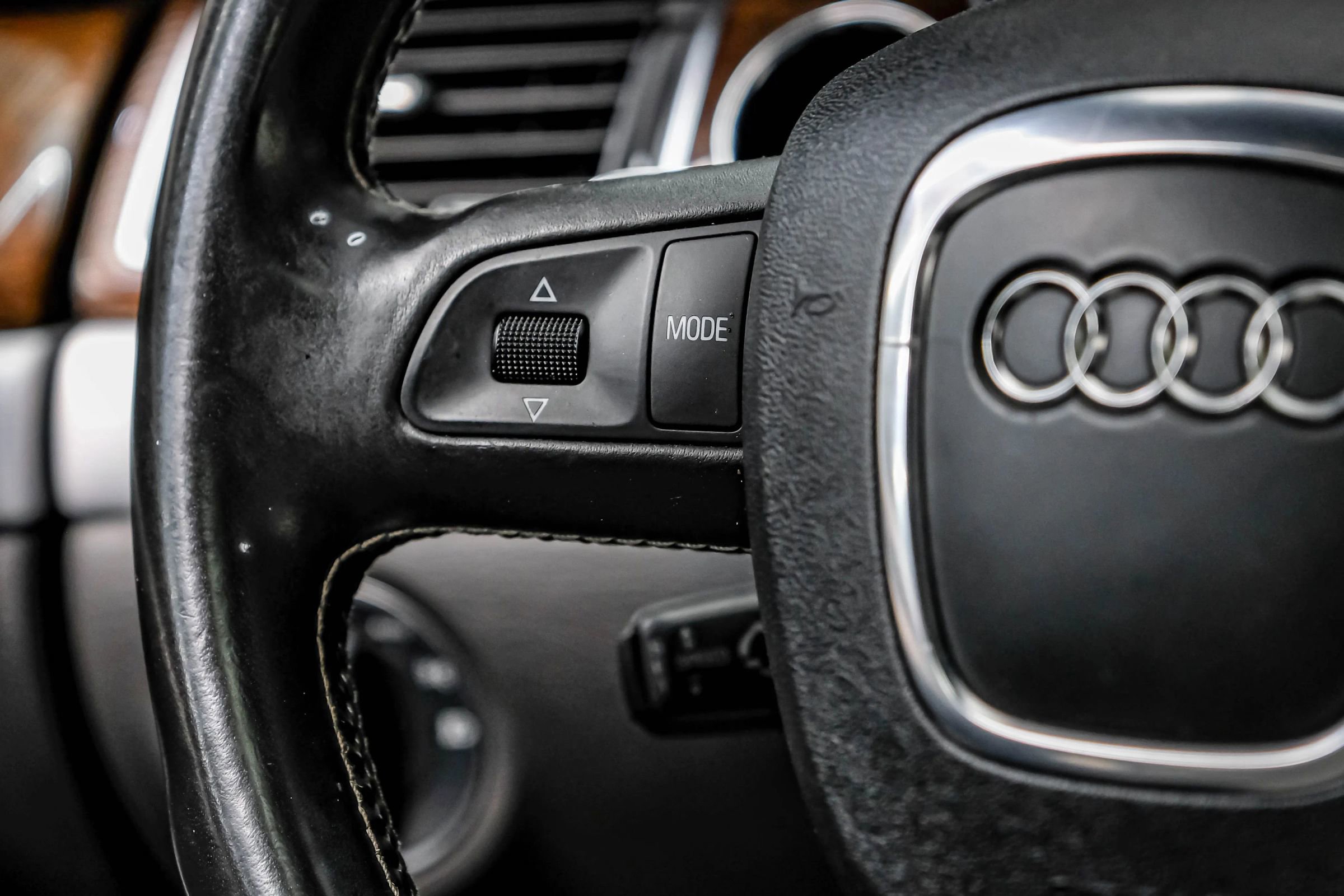 Used 2007 Audi S8 image 18