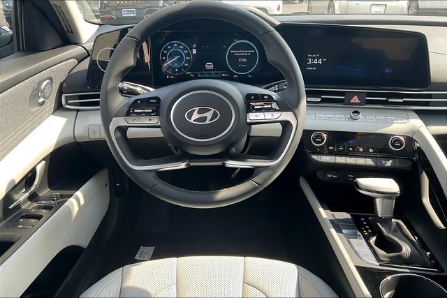 New 2025 Hyundai Elantra Limited image 14