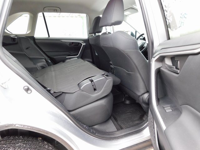 Used 2022 Toyota RAV4 LE image 23