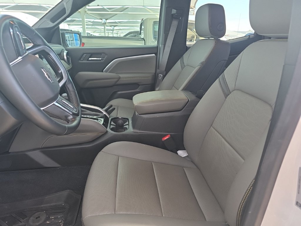 Used 2025 Chevrolet Colorado ZR2 w/ Technology Package AWD/4WD image 16