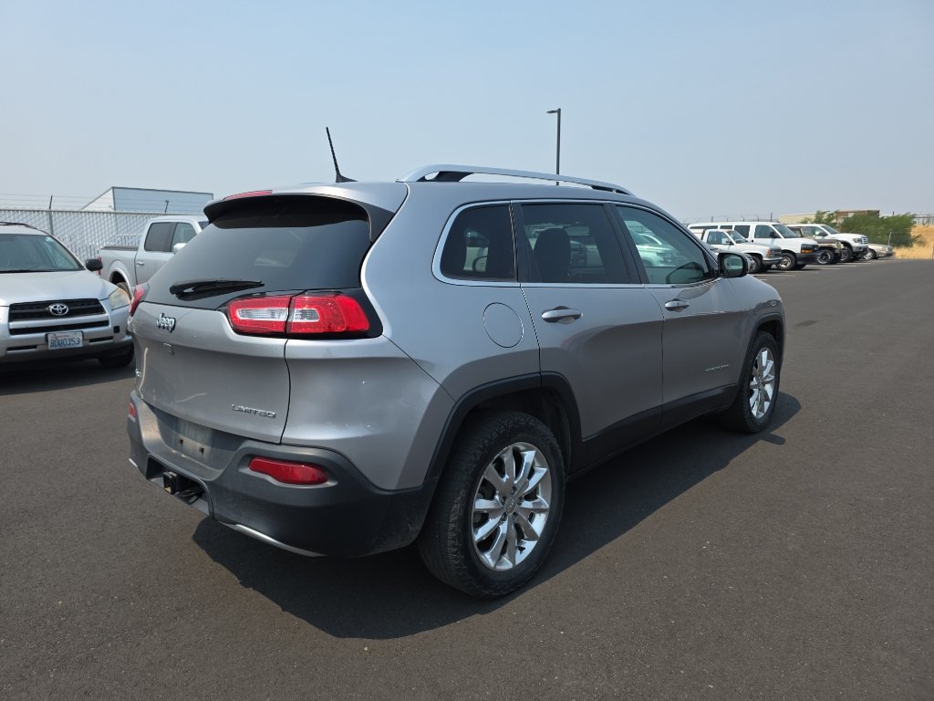 Used 2017 Jeep Cherokee Limited AWD/4WD image 8