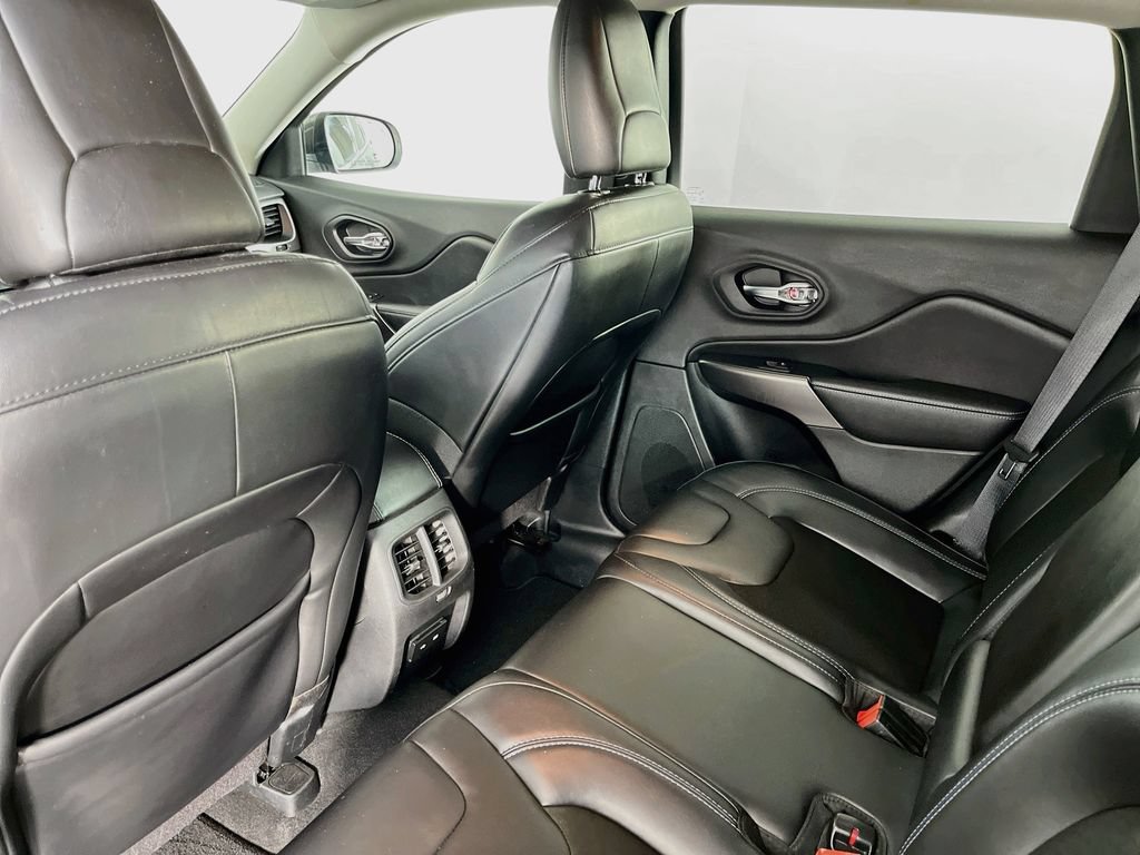 Used 2020 Jeep Cherokee Latitude Plus FWD image 31