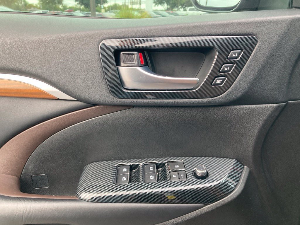 Used 2019 Toyota Highlander Limited FWD image 13