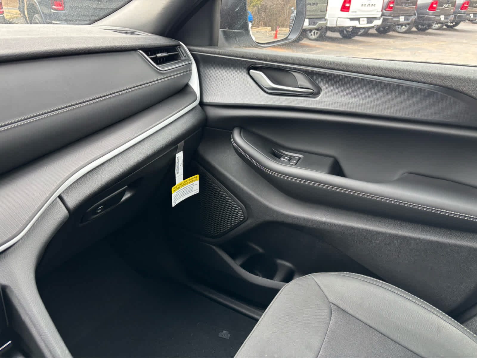 Used 2025 Jeep Grand Cherokee Laredo RWD image 31