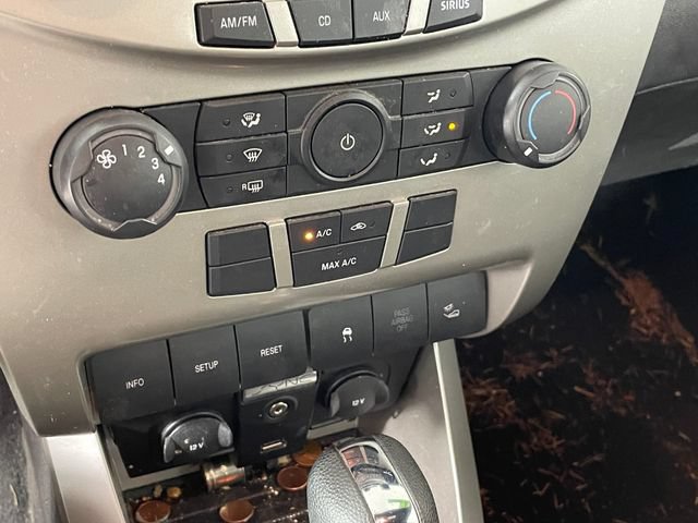 Used 2010 Ford Focus SES FWD image 9