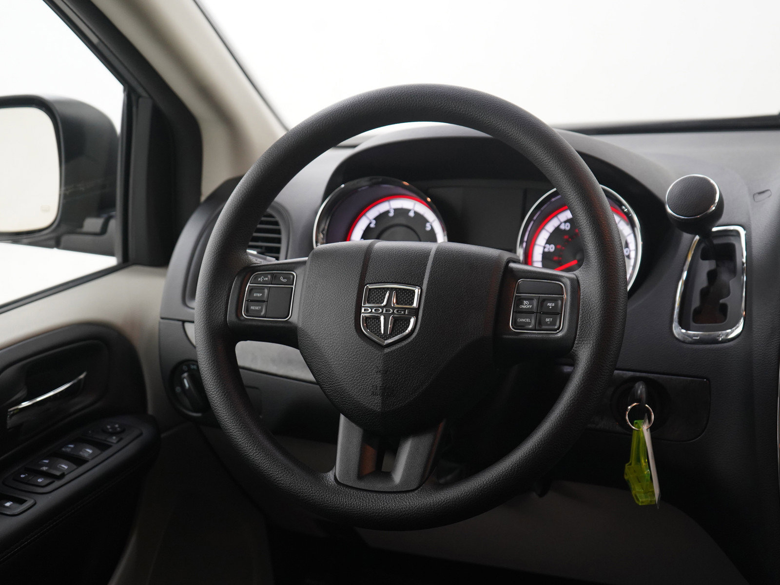 Used 2019 Dodge Grand Caravan SE w/ UConnect Hands-Free Group image 15