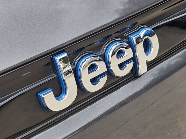 Certified 2022 Jeep Grand Cherokee Overland AWD/4WD image 11